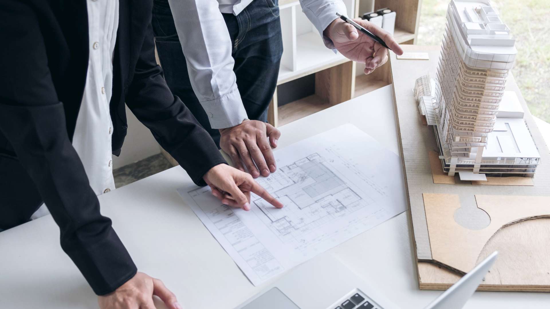 איך מנהל פרויקט בונה אמון לאורך הדרך